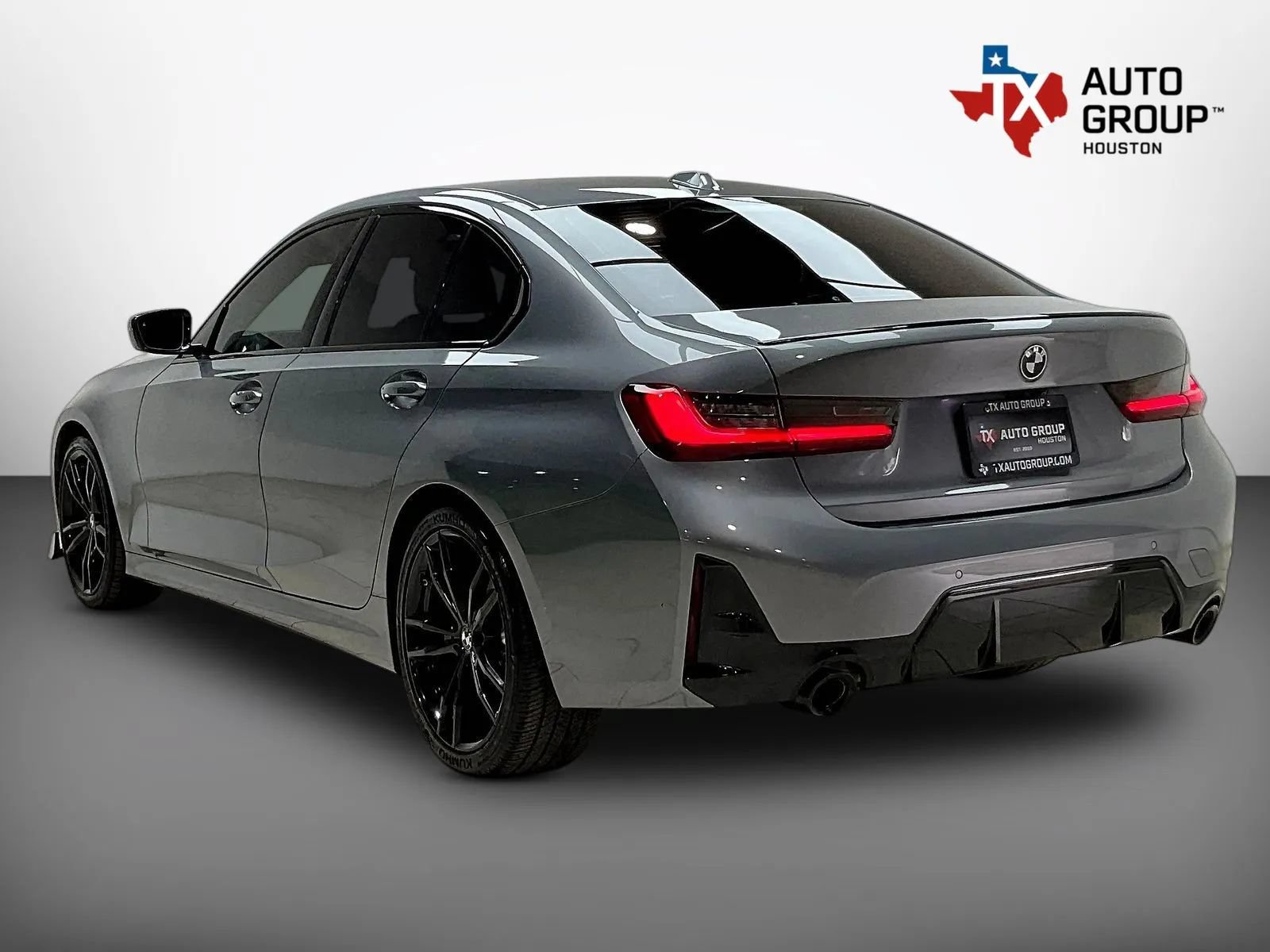 Used 2023 BMW 330i Sedan w/ M Sport Package RWD image 3