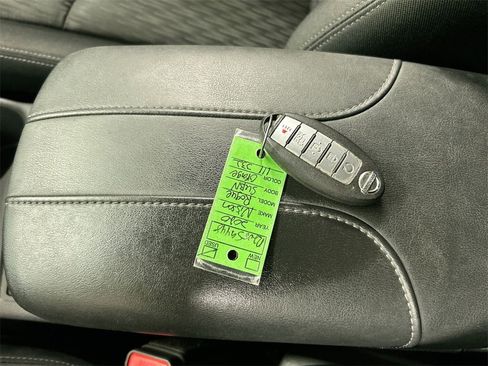 Used 2020 Nissan Rogue SV image 12