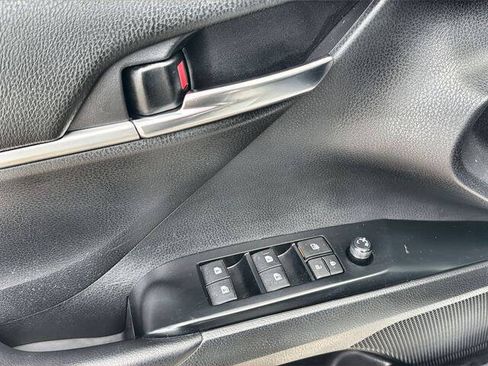 Used 2019 Toyota Camry SE FWD image 21