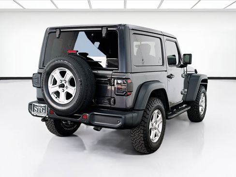 Used 2018 Jeep Wrangler Sport AWD/4WD image 4