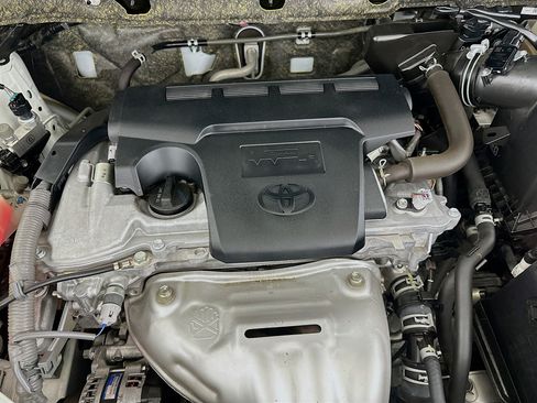 Used 2018 Toyota RAV4 LE FWD image 30