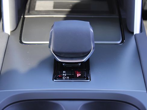 Used 2025 Land Rover Discovery Sport S image 18