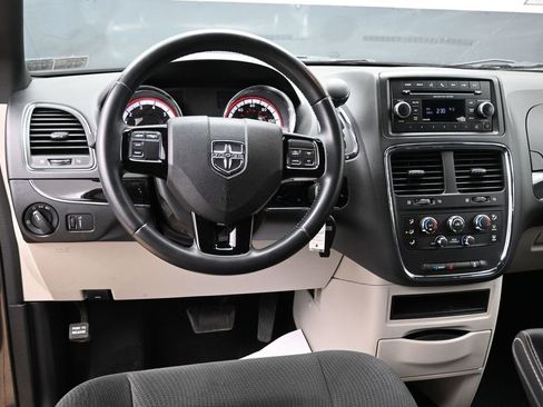 Used 2016 Dodge Grand Caravan SE FWD image 29