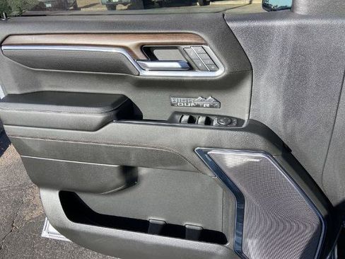 Certified 2024 Chevrolet Silverado 1500 High Country w/ Technology Package image 17