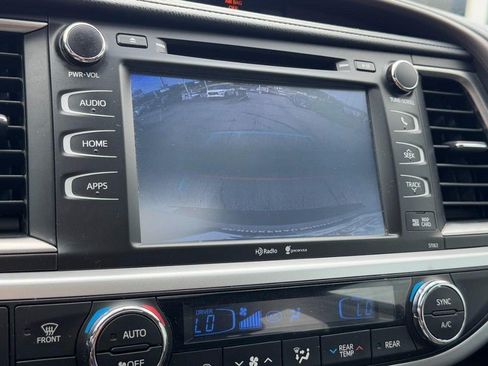 Used 2015 Toyota Highlander XLE AWD/4WD image 21