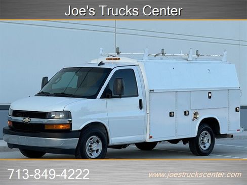 Used 2018 Chevrolet Express 3500 w/ Power Convenience Package image 2