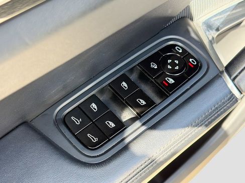 Used 2020 Porsche Cayenne Turbo image 27