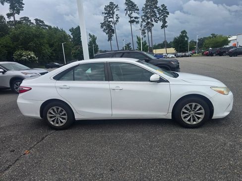 Used 2015 Toyota Camry LE FWD image 4