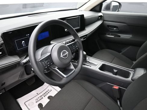 Used 2025 Nissan Kicks S AWD/4WD image 18