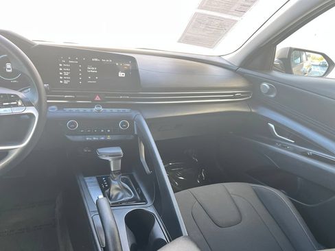 Used 2024 Hyundai Elantra SEL FWD image 34
