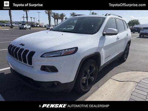 Used 2018 Jeep Cherokee Latitude w/ Altitude Package FWD image 1