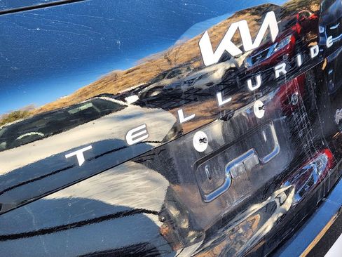 Used 2024 Kia Telluride SX w/ Towing Package image 8