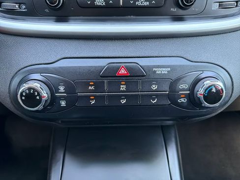 Used 2016 Kia Sorento FWD image 14