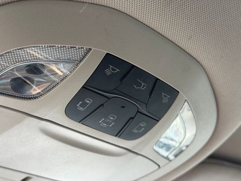 Used 2023 Chrysler Pacifica Touring-L FWD image 25