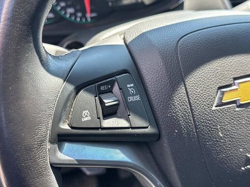 Used 2022 Chevrolet Trax LT w/ LT Convenience Package AWD/4WD image 28