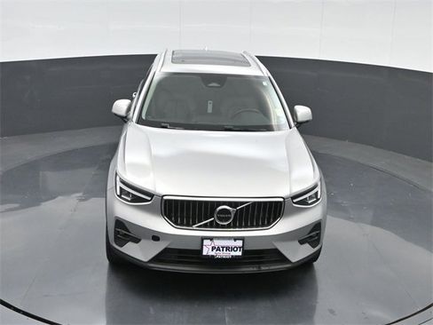 Used 2024 Volvo XC40 B5 Plus image 47