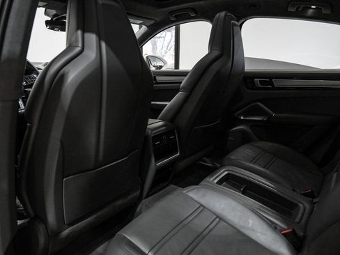 Used 2020 Porsche Cayenne Turbo AWD/4WD image 33