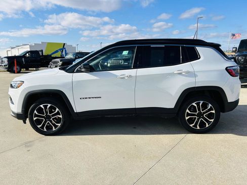 Used 2022 Jeep Compass Limited image 32
