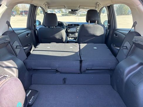 Used 2022 Nissan Leaf S image 10