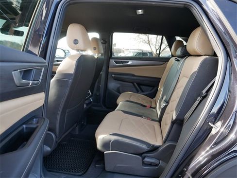 Certified 2024 Volkswagen Atlas Cross Sport SE image 16