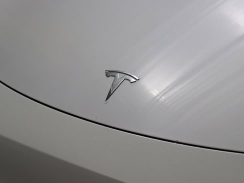 Used 2021 Tesla Model Y Long Range image 3