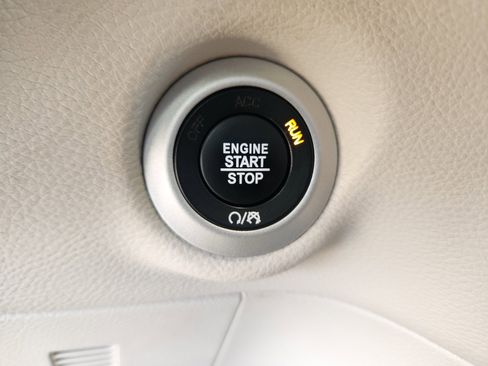 Used 2022 Chrysler Pacifica Touring-L image 31