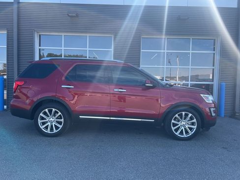 Used 2017 Ford Explorer Limited image 4