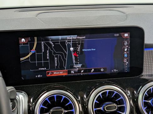 Used 2023 Mercedes-Benz EQB 300 4MATIC w/ Exclusive Package image 40