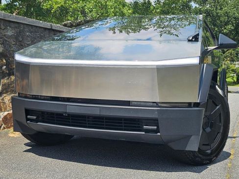 Used 2024 Tesla Cybertruck AWD Crew Cab image 86