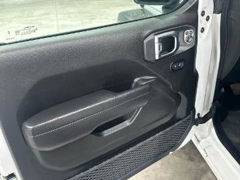 Used 2025 Jeep Wrangler Unlimited Sport AWD/4WD image 16