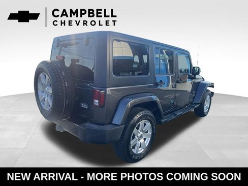 Used 2017 Jeep Wrangler Unlimited Sahara w/ Dual Top Group AWD/4WD image 5