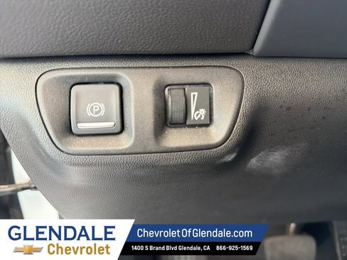 Used 2023 GMC Acadia SLE image 15