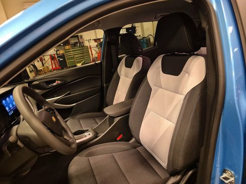 Used 2026 Chevrolet Trax LS FWD image 15