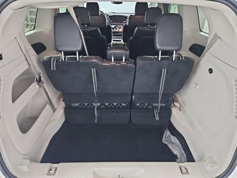 Used 2024 Chrysler Pacifica Touring-L image 34