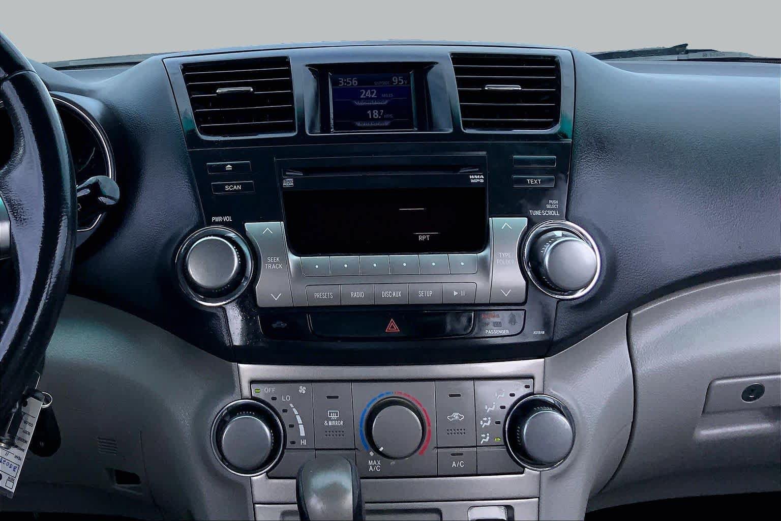 Used 2011 Toyota Highlander SE FWD image 6