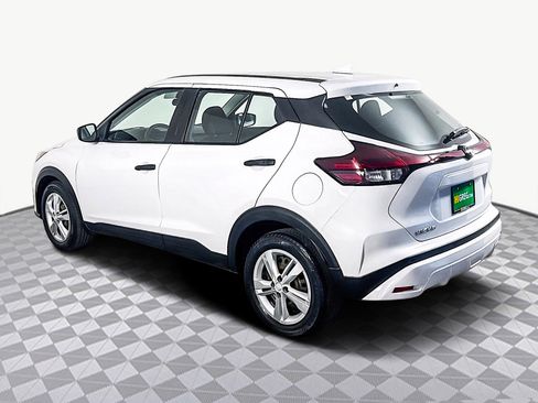 Used 2022 Nissan Kicks S image 7