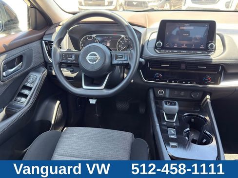Used 2021 Nissan Rogue SV FWD image 25