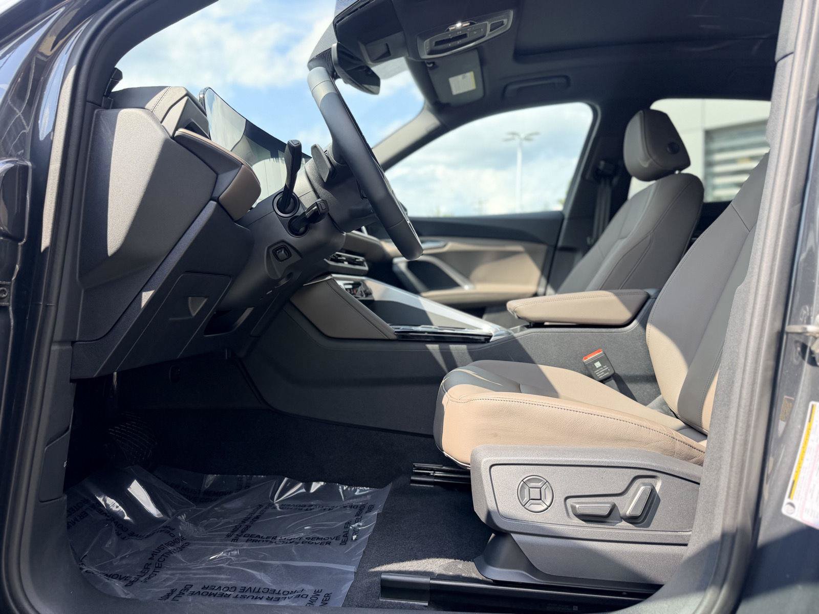 Certified 2025 Audi Q5 Premium w/ Convenience Package AWD/4WD image 10