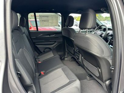 New 2025 Jeep Grand Cherokee Laredo w/ Trailer Tow Package