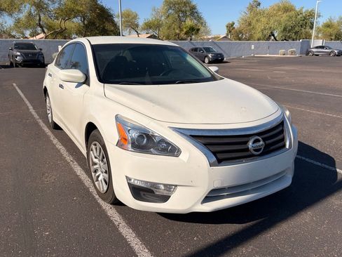 Used 2015 Nissan Altima 2.5 S w/ Power Driver Seat Package FWD image 4