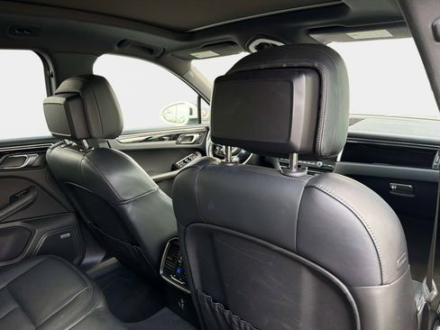 Used 2020 Porsche Macan Base image 29