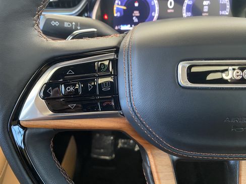 Used 2023 Jeep Grand Cherokee Summit AWD/4WD image 6