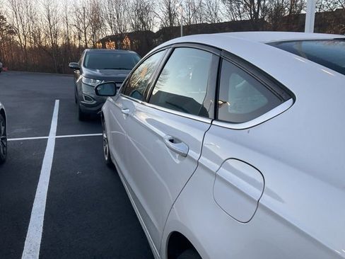 Used 2015 Ford Fusion SE w/ Equipment Group 201A image 10