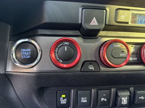 Used 2021 Toyota Tacoma TRD Off-Road w/ TRD Premium Off Road Package AWD/4WD image 32