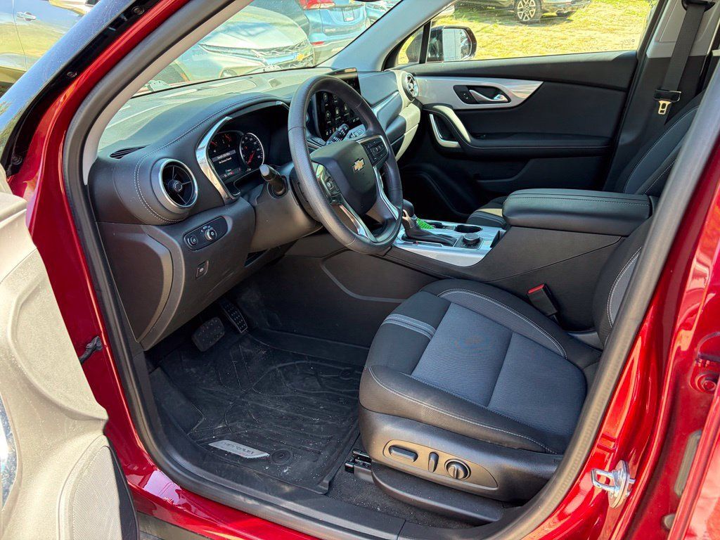 Used 2024 Chevrolet Blazer LT FWD image 11