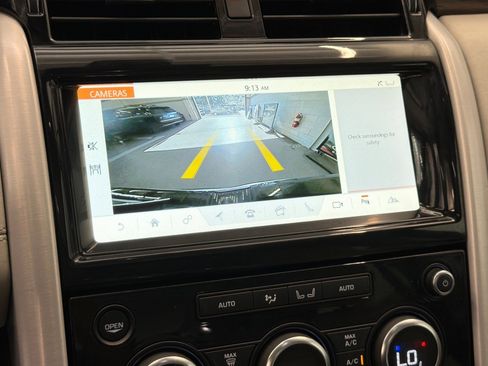 Used 2017 Land Rover Discovery HSE AWD/4WD image 21