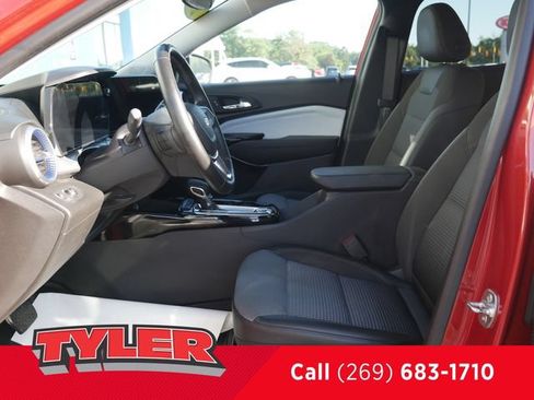 Used 2024 Chevrolet Trax LT w/ LT Convenience Package FWD image 34
