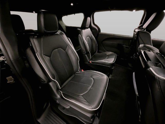Used 2019 Chrysler Pacifica Limited w/ Advanced Safetytec Group FWD image 26