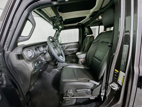 Used 2023 Jeep Wrangler Unlimited Sahara AWD/4WD image 13