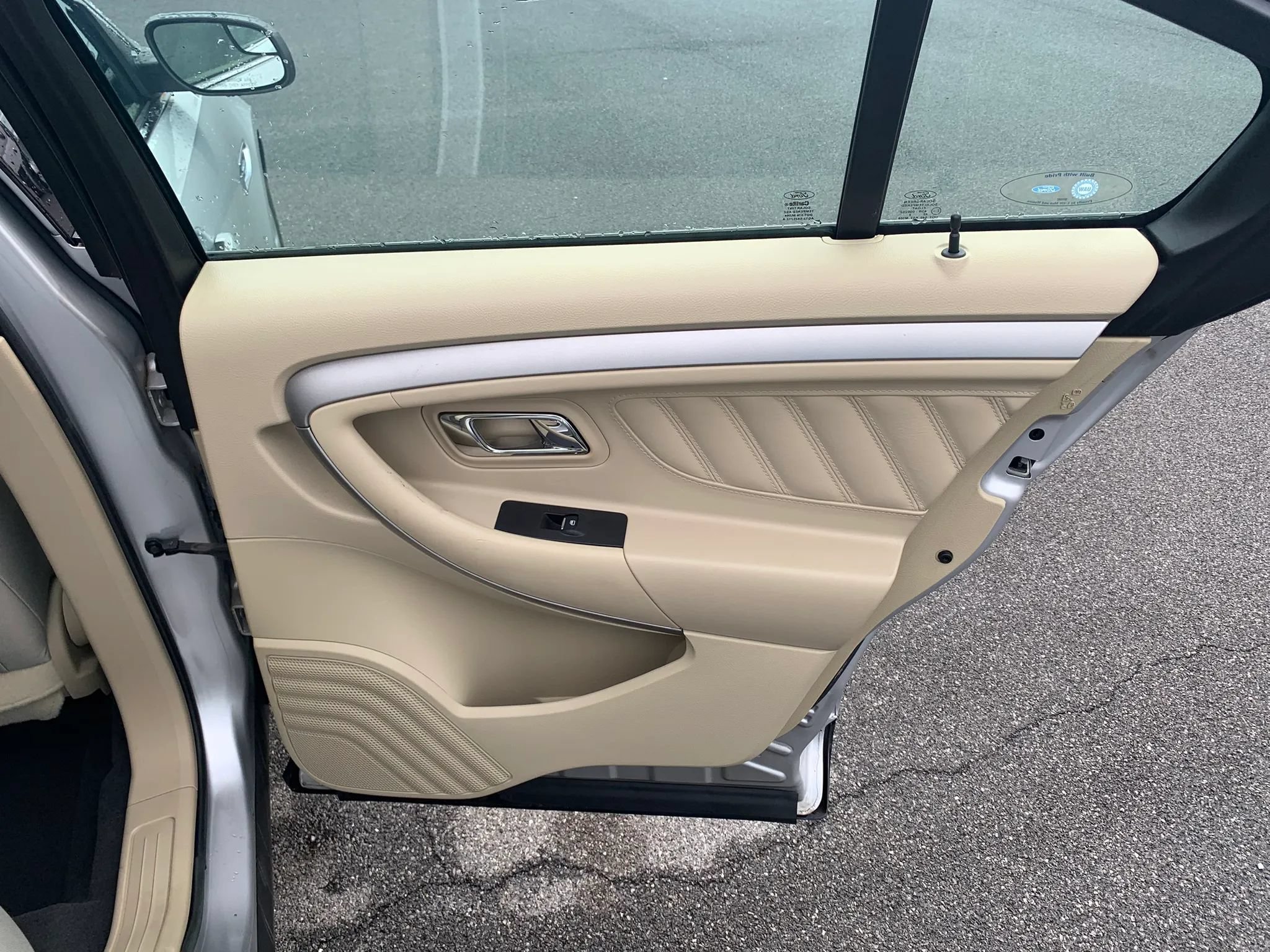 Used 2019 Ford Taurus SE FWD image 27